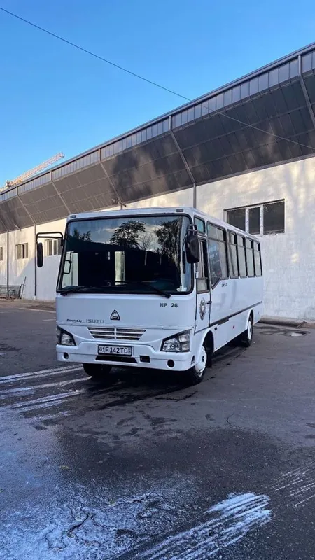 Isuzu sotiladi avtobus 6