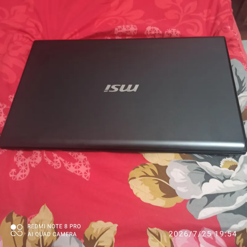 Noutbuk MSI 7