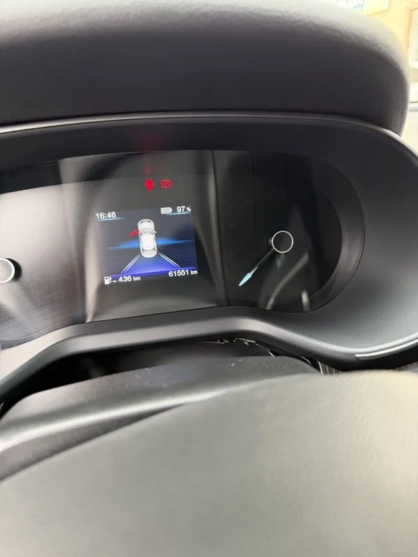 Hongqi e-qm5 elektromobil — фото 3
