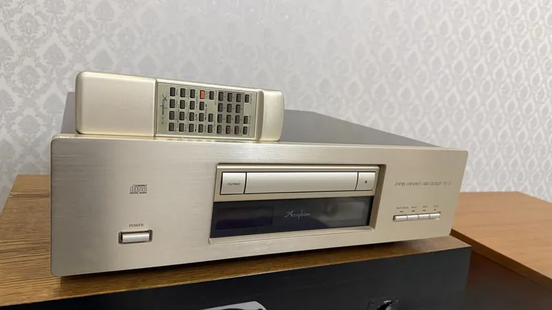 CD pleer va Accuphase dp-55 DAC 1 CD pleer va Accuphase dp-55 DAC 1