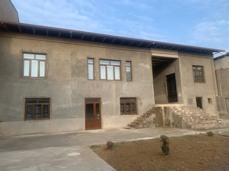 Uy sotiladi tayyor hovli 3