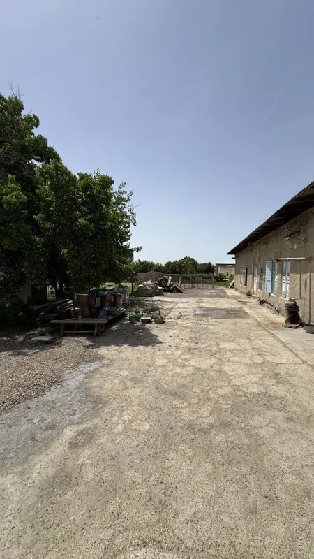 Hovli sotiladi. Ховли сотилади.