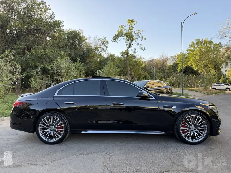 Mersedes-Benz AMG E53 4MATIC+ 5 Mersedes-Benz AMG E53 4MATIC+ 5