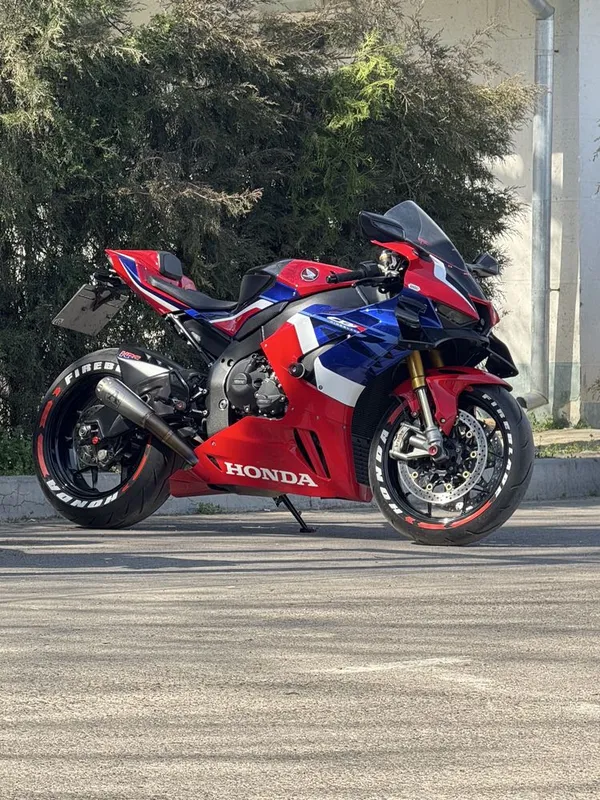 Honda CBR1000RR SP FIREBLADE 2021 в идеальном состояние