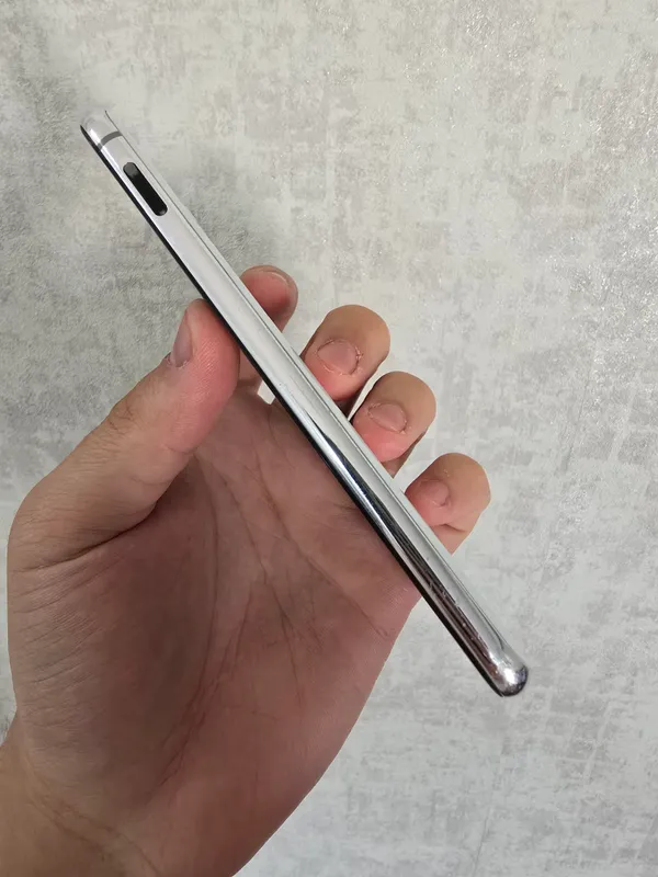 Samsung Galaxy S10e — фото 2