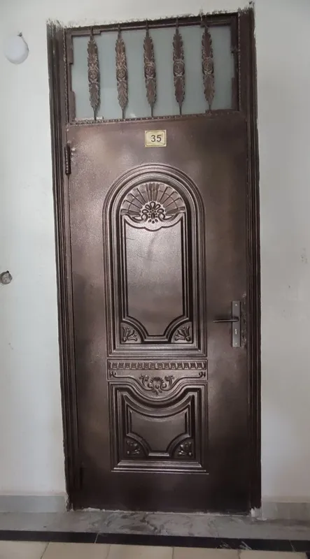 Temir eshik deyarli yangi