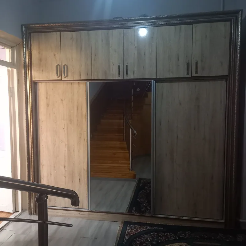 Qulay shkaf holati yangi zamonaviy