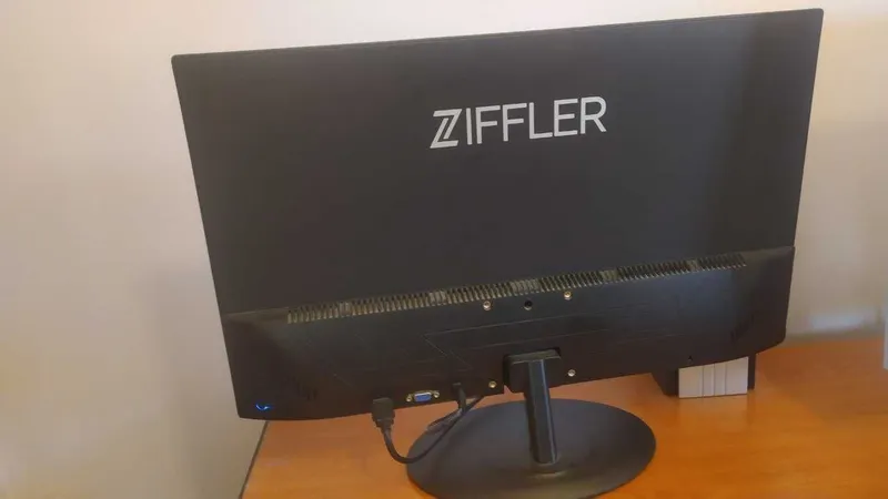 Ziffler R238 с диагональю 23.8 дюйма монитор — фото 1
