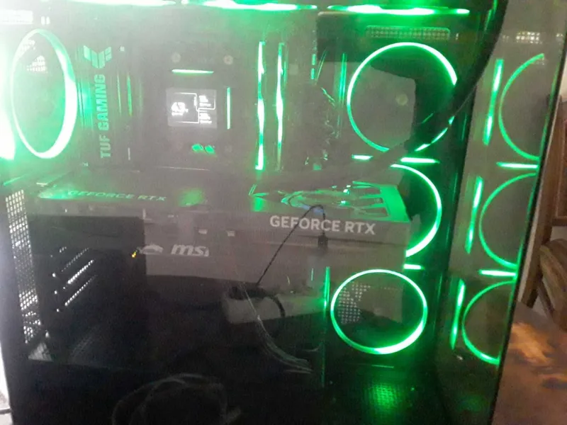 TOP GAMING & WORKSTATION PC RTX 5070 Ti 16GB / Ryzen 7 7800X3D / 64GB TOP GAMING & WORKSTATION PC RTX 5070 Ti 16GB / Ryzen 7 7800X3D / 64GB