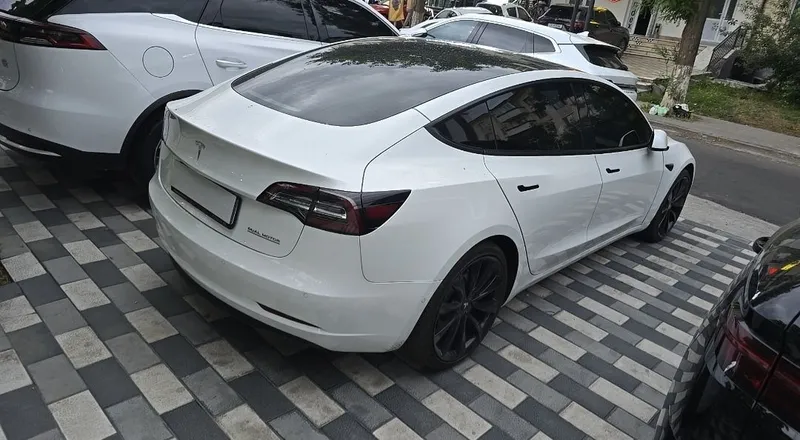 Tesla model-3 sitiladi