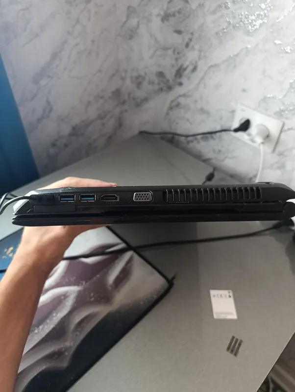 Notebook sotiladi 7