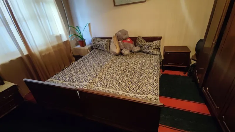 две кровати и две тумбы из натурального дерева 3 две кровати и две тумбы из натурального дерева 3