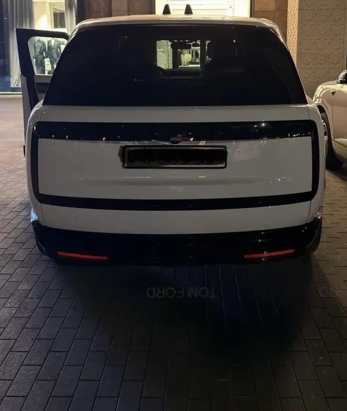 Range Rover P 530 Long 2024 год — фото 1