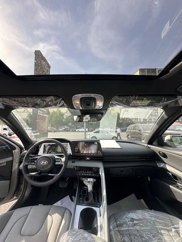 Hyundai elantra 2026 4