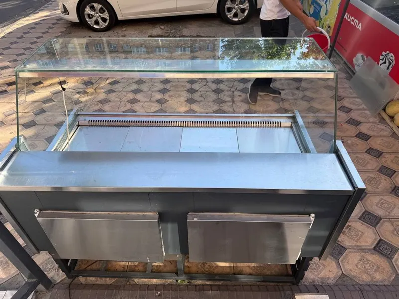 Vitrina holodelnik 4
