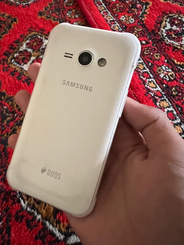 Samsung j1 oq rang ekran ishlamaydi — фото 4