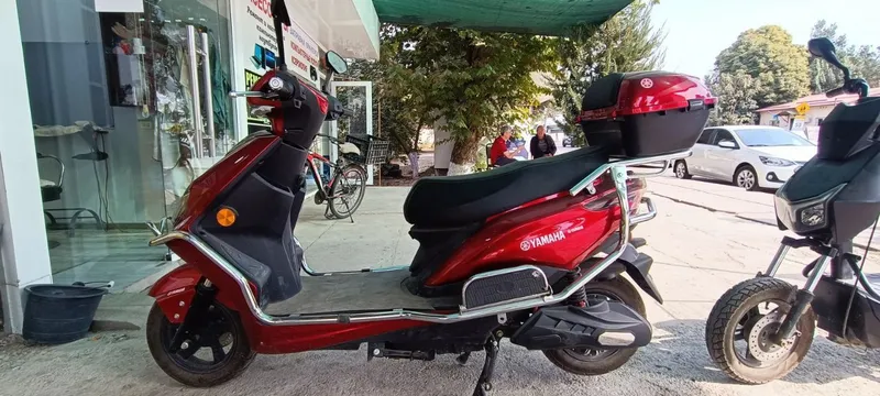 Yamaha elektor skuter — фото 1