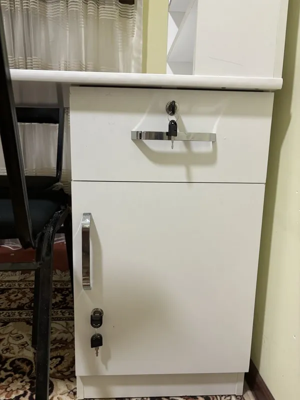 Стол и стул, кухонный шкаф, шкаф для одежды,маникюрный стол и сухожар 6 Стол и стул, кухонный шкаф, шкаф для одежды,маникюрный стол и сухожар 6