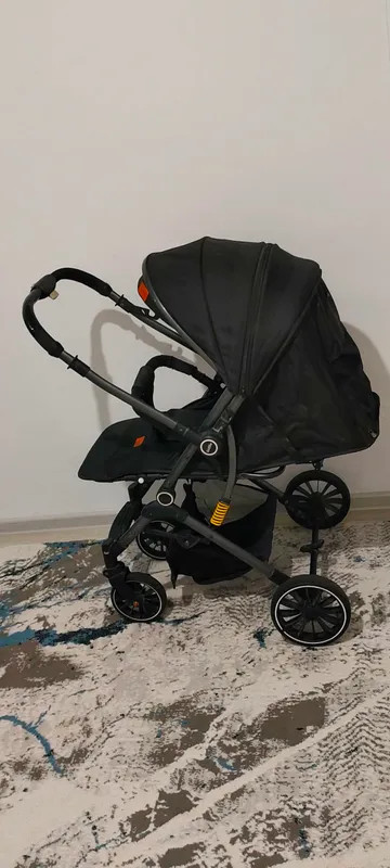 kolyaska chemodan ruchkasi oldiga o'tadi — фото 1