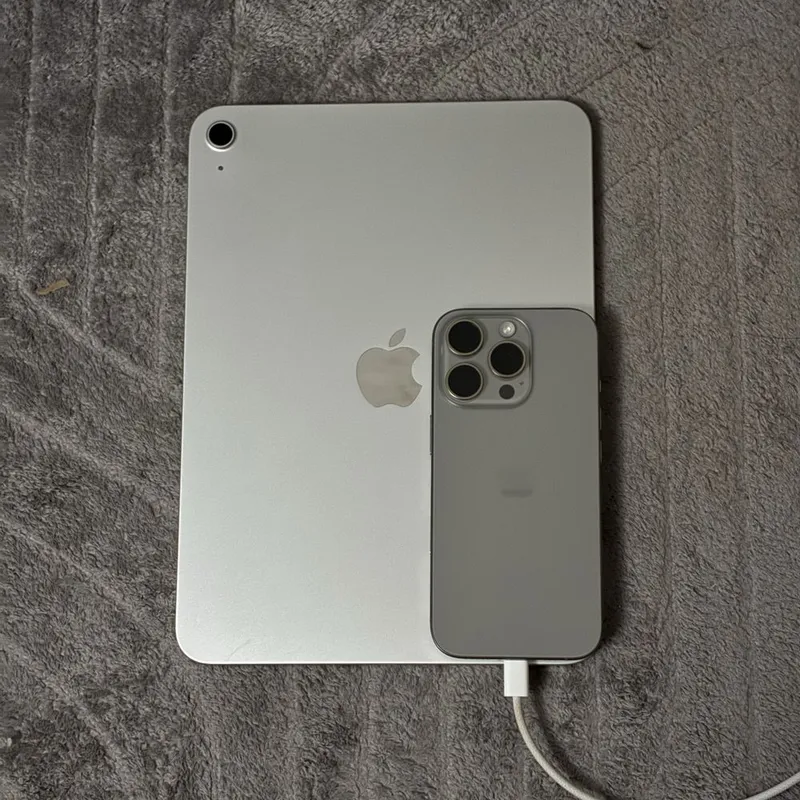 iPad A16 256GB Silver. 3