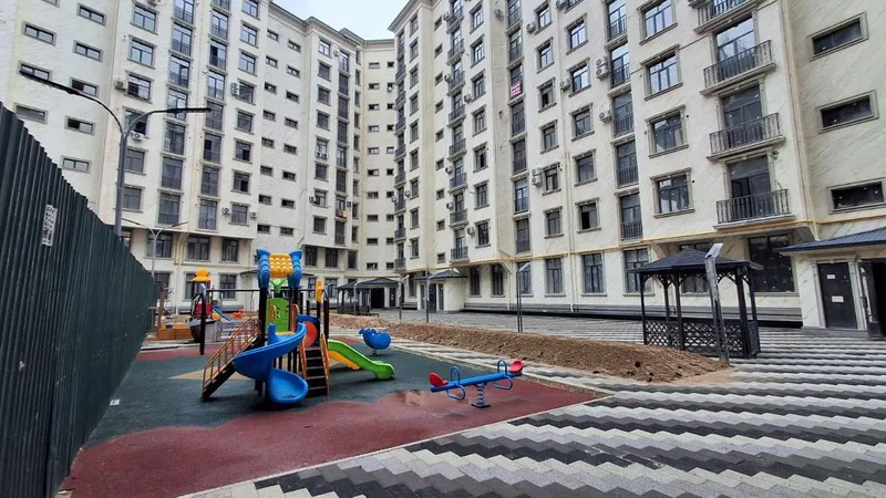 Продаётся просторная 3-комнатная квартира в новом комплексе Чинабад