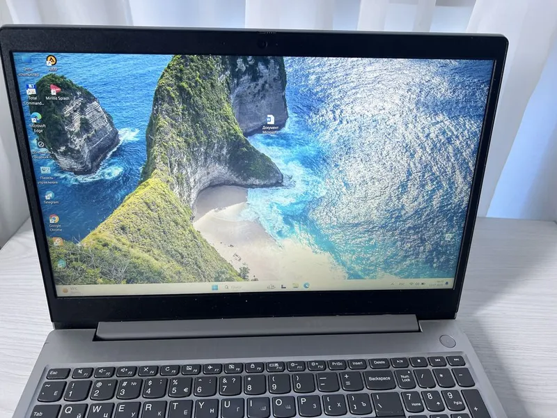 Noutbuk Lenovo i3 10, Ram 8, Ssd 128 — фото 1