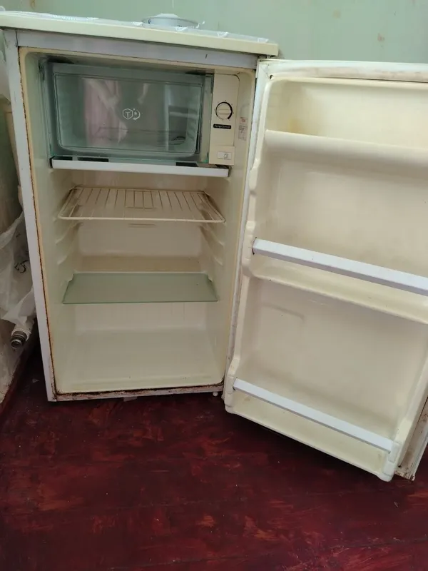 Продаётся холодильнтк. 2 Продаётся холодильнтк. 2