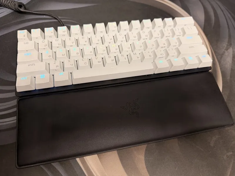 Клавиатура Razer Huntsman Mini Special Edition (60%) с подставкой 1 Клавиатура Razer Huntsman Mini Special Edition (60%) с подставкой 1