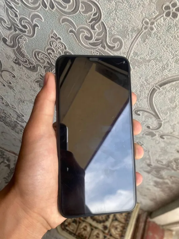 Iphone 11 pro max sotiladi srochna — фото 2