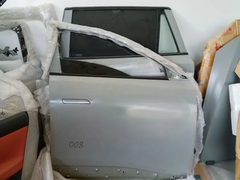 Старая правая дверь Dongfeng EP 008. Старая правая дверь Dongfeng EP 008.