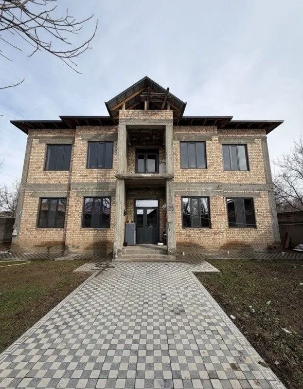 Продаётся участок в Азадбаше 4