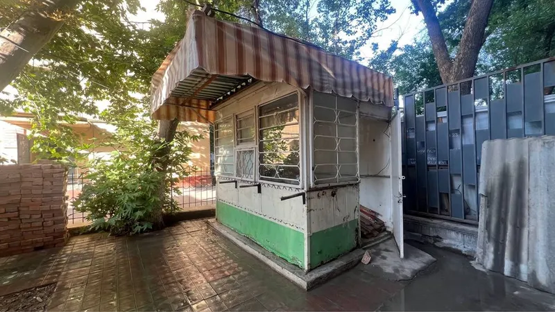 Продам срочно железная будка 2х3 3 Продам срочно железная будка 2х3 3