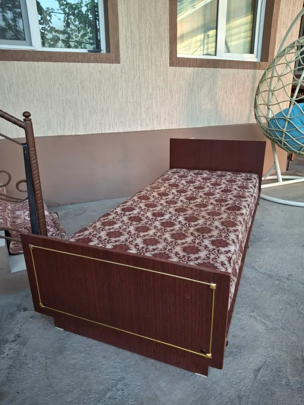 кровать
