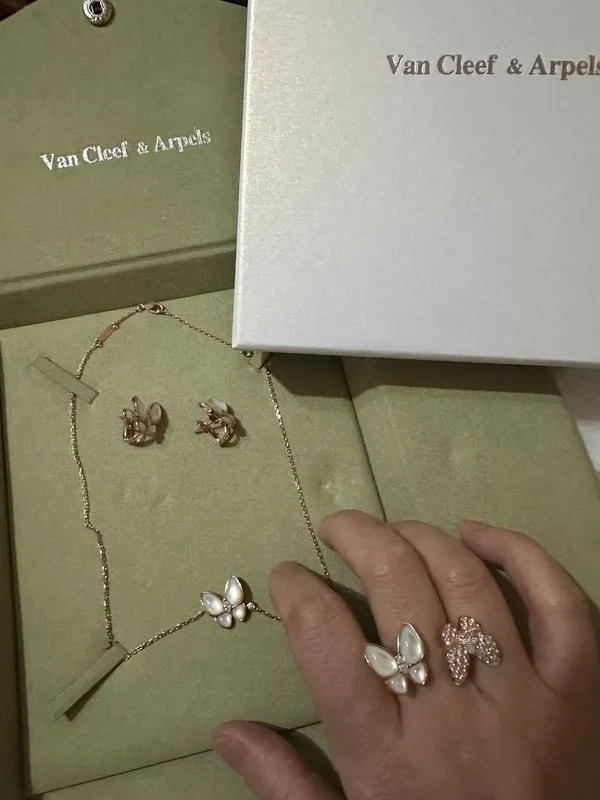 Tilla komplekt: brend "van clif" gongkong, brilliant va naturalni jemc