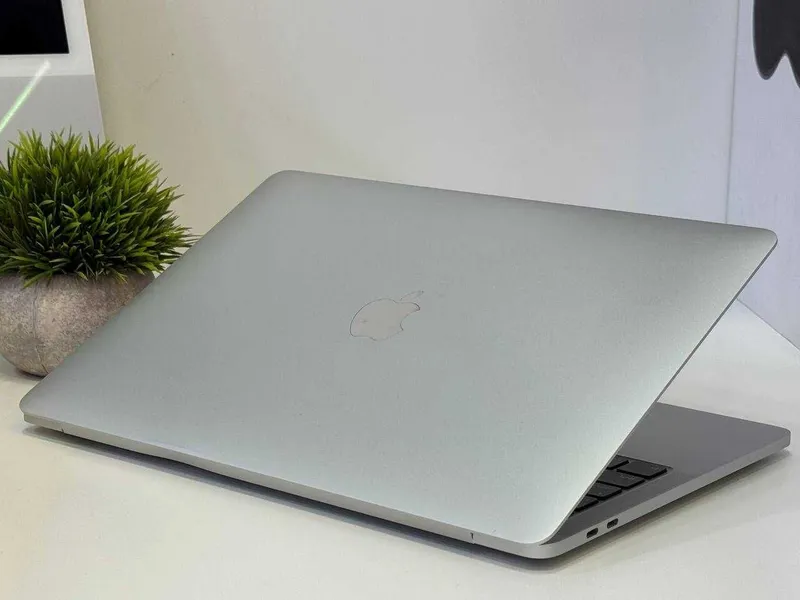 б/у MacBook Pro 13-inch Quad Core i7 / 16Gb / 512Gb Silver 4 б/у MacBook Pro 13-inch Quad Core i7 / 16Gb / 512Gb Silver 4