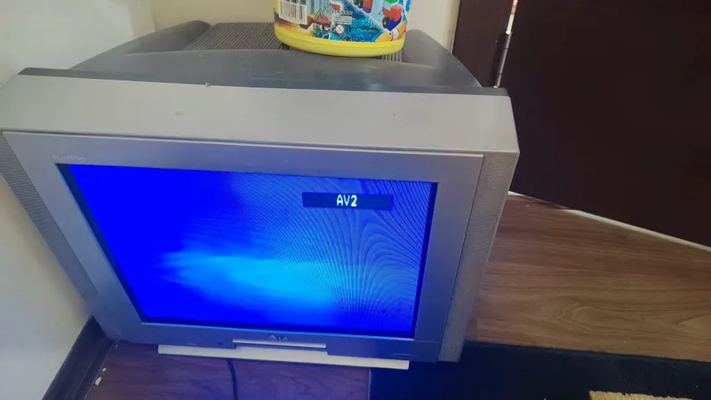Televizor sotiladi 2 Televizor sotiladi 2