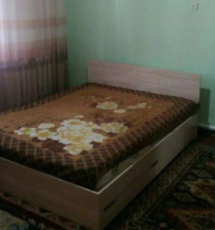 Продаётся двуспальная кровать с двумя отделениями Продаётся двуспальная кровать с двумя отделениями