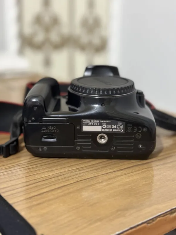 Canon EOS 1100 D body — фото 4