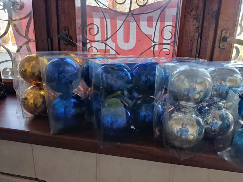 Kichkina archa, mishura va o‘yinchoqlar bilan 4 Kichkina archa, mishura va o‘yinchoqlar bilan 4