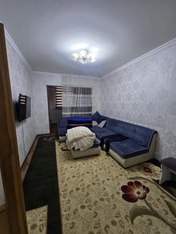Срочно сдаётся квартира сергели 7 2/1/9 рядом школи-300 4