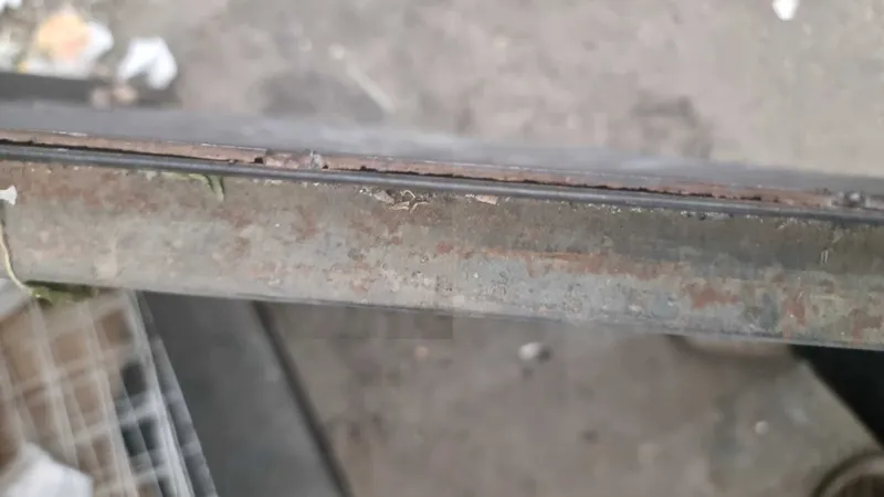 Temir stol sotiladi savdo uchun yasalgan 6