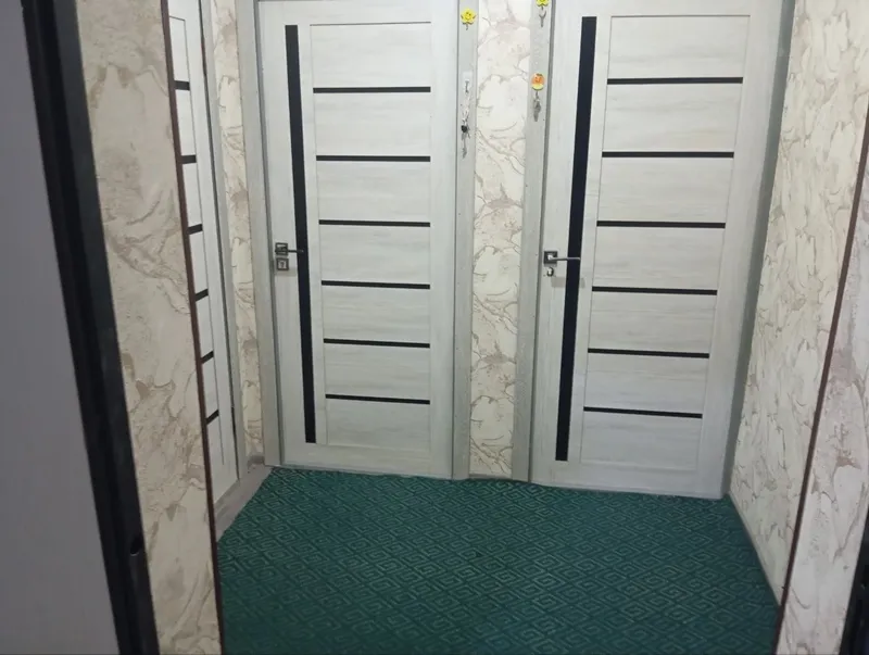 Kvartira sotiladi 1xona 4etaj lift bor