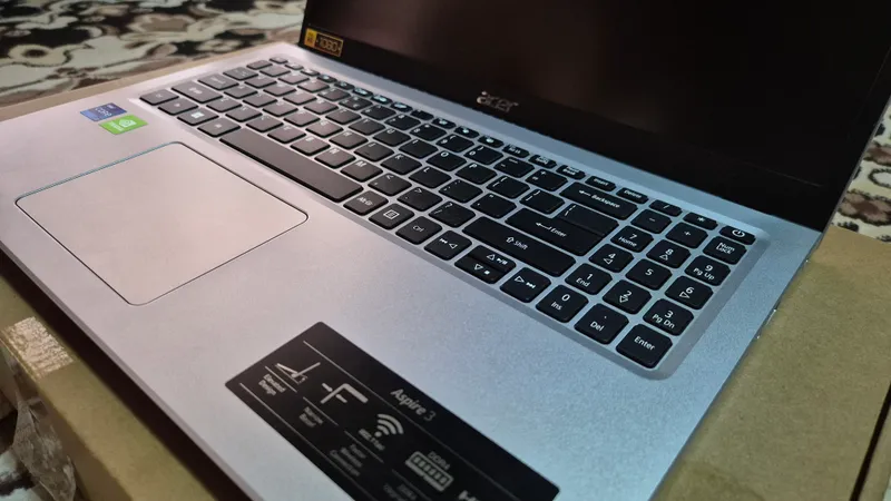 Acer aspire 3 core i7 7 Acer aspire 3 core i7 7