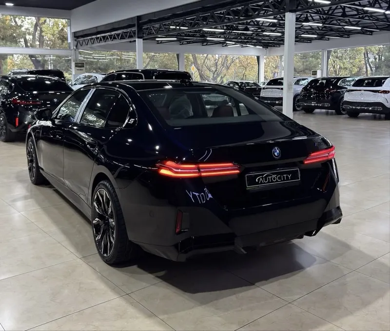 Bmw i5 edrive40L polniy full — фото 1
