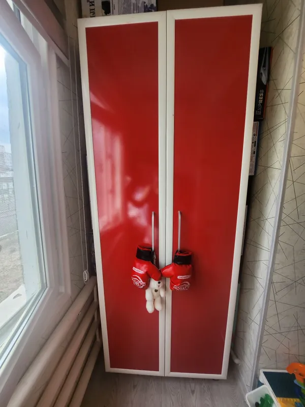 Продаётся комплект детской мебели: кровать-домик + шкаф — фото 2