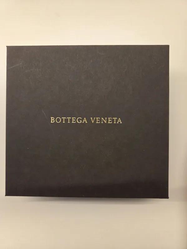 Продаю оригинал кошелек Bottega Veneta