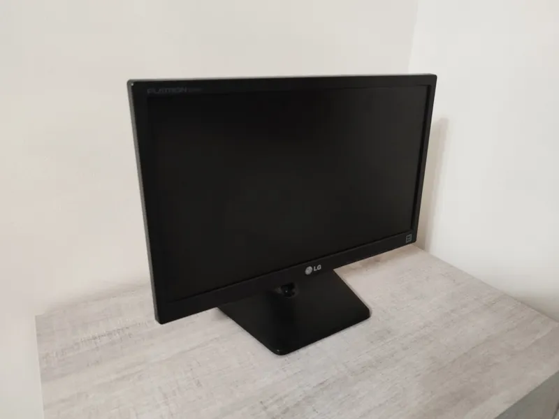 Монитор LG Flatron 18.5 — фото 1