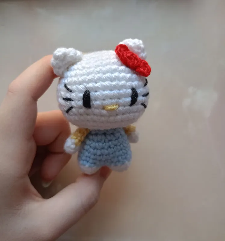 вязанная игрушка хеллоу китти (Hello kitty) 2 вязанная игрушка хеллоу китти (Hello kitty) 2