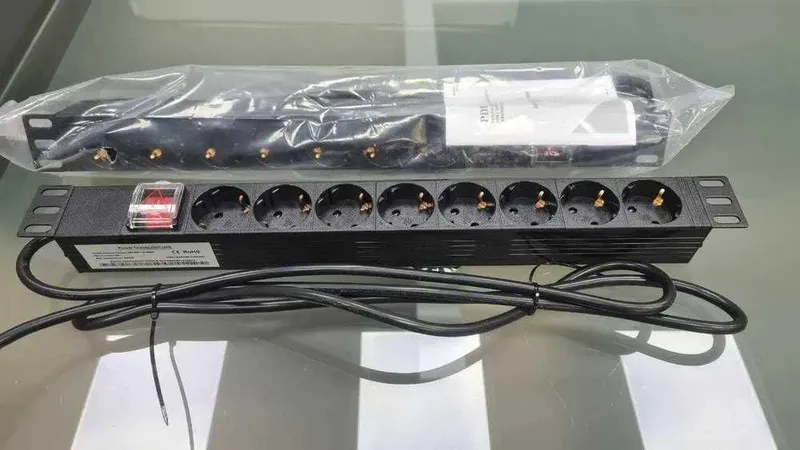 PDU, UPS, Удлинитель к серверному шкафу, Pilot, Пилот 8 розеток с выкл
