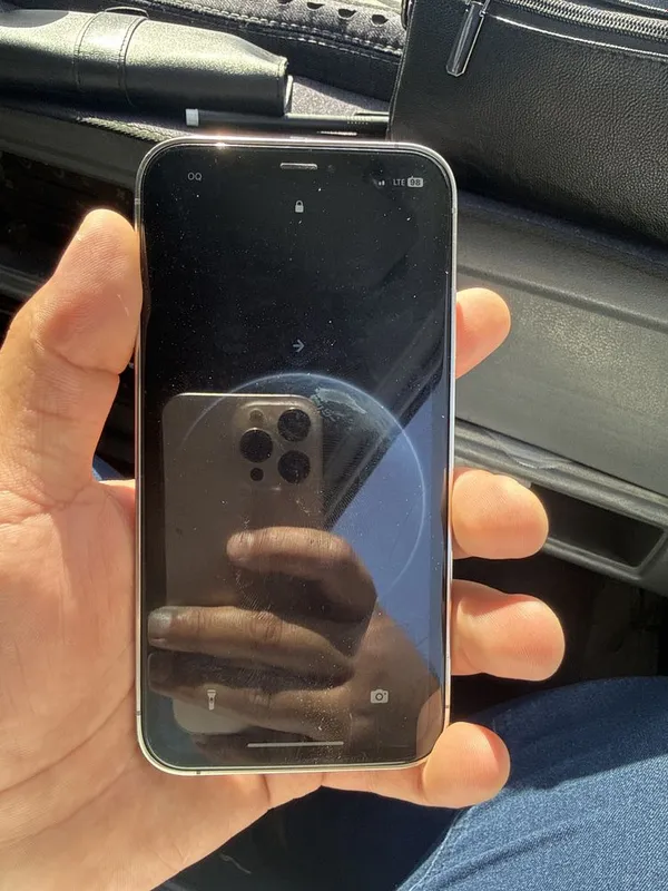 Iphone xr 15 korpusda ekrani dars ketkan feys yo sostayaniyasi zor 1 Iphone xr 15 korpusda ekrani dars ketkan feys yo sostayaniyasi zor 1